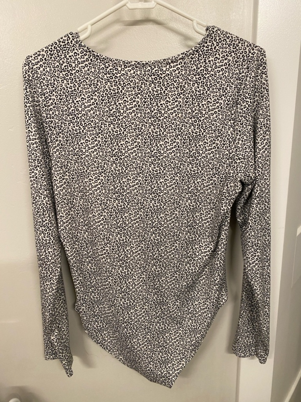 gaze Black and White Leopard Print Long Sleeve Tee